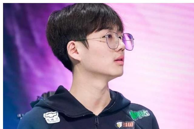 整事|小乐言又整事，触发漏洞一刀21亿，结果封号三年、禁赛至春季赛