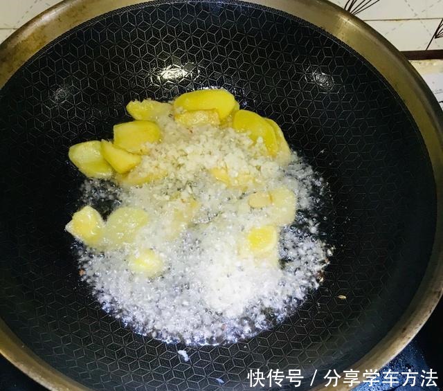 辣酱再也不用买,自制的香辣酱,朋友吃过以后,从我家带走一大瓶