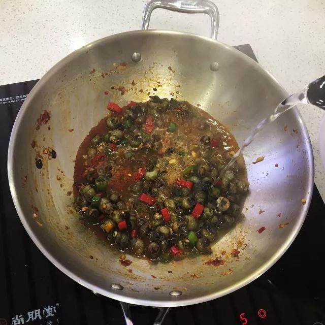 经典下酒菜,爆炒螺蛳,香辣美味,价格便宜,嘬到停不下来!