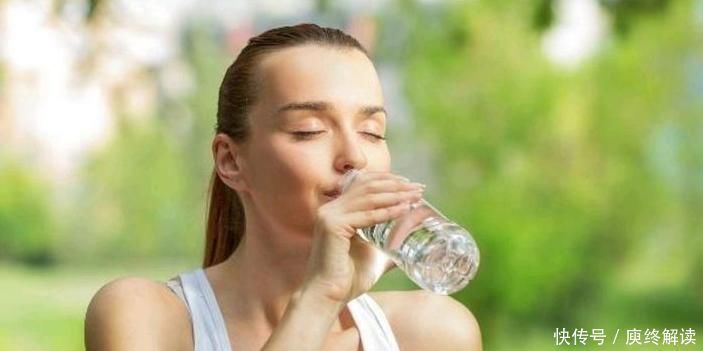 早上起床后,養(yǎng)生第一件事不是喝水,也不是排便,了解下有好處的