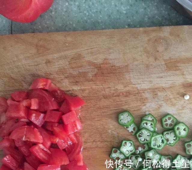 秋葵|酸爽可口的西红柿疙瘩汤在家做,口感筋道,营养丰富还好吃!