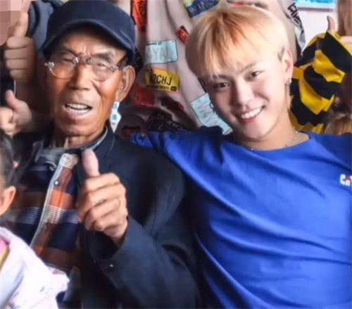 金项链|富二代参加《变形记》,卖掉金项链筹8万给穷爷爷治病,现怎样了