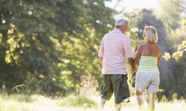 骨质疏松|60岁以上老人每天走多少路为好?建议别超过这个数字