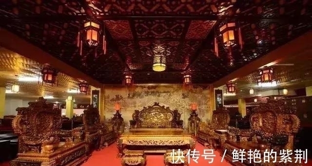 人民币@20多吨的黄花梨就出了17件家具,标价1.9亿,卖了5年都卖不出去!