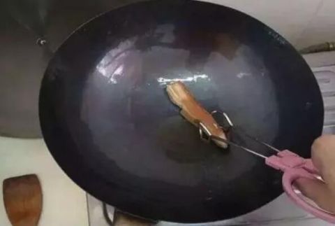 家里铁锅总生锈，教你简单方法，铁锅再也不生锈，可惜早点没学到
