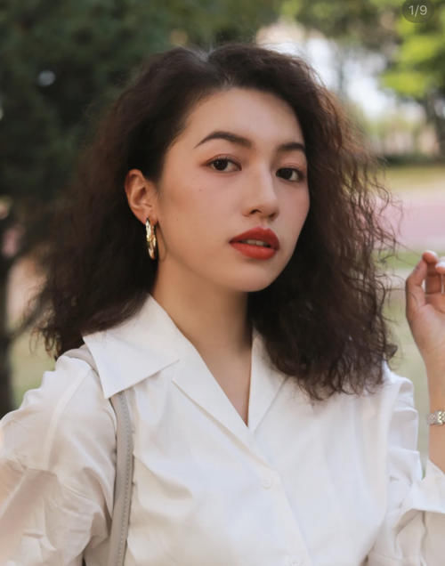 女人烫发时，别再选择这几种“卷发”了，老气又大妈感十足