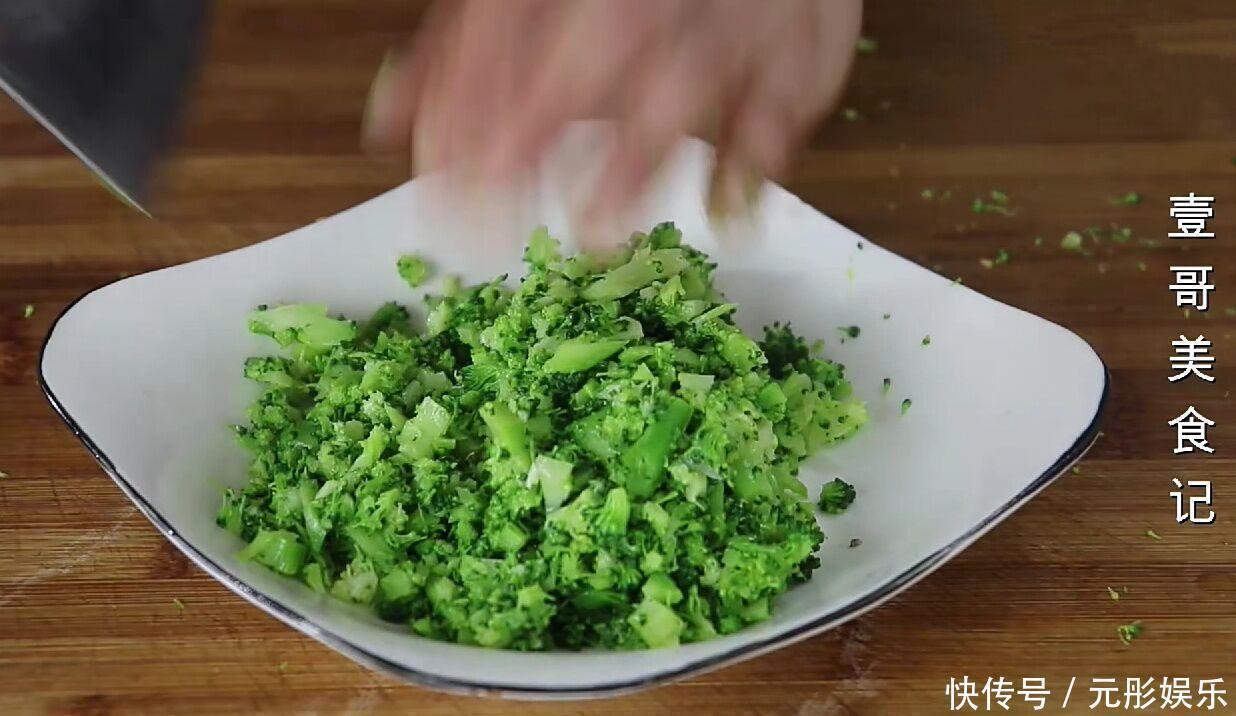 肉末|西兰花里加5个鸡蛋，教你新做法，出锅就扫光，营养解馋比肉还香