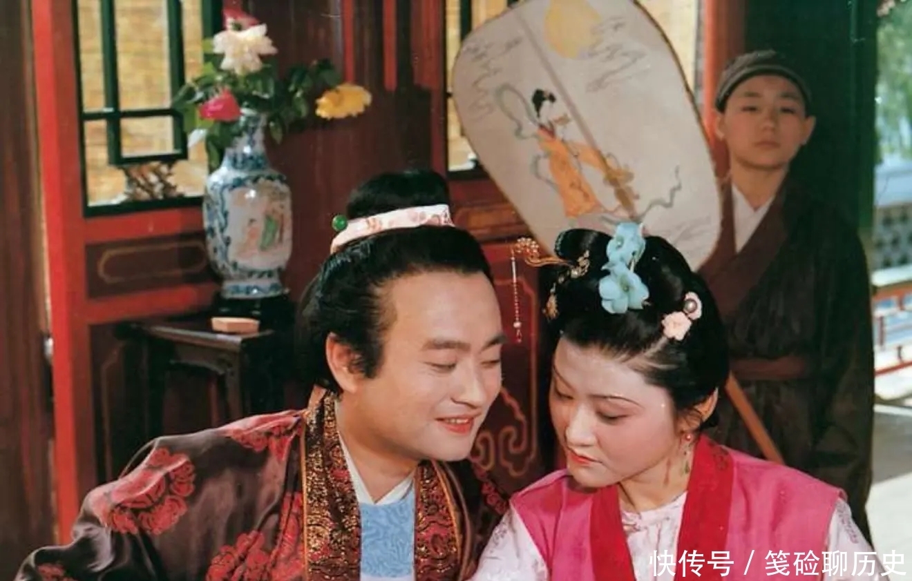 薛姨妈两次差点做出丑事,好在被宝钗拦住,不然薛家名声都臭了