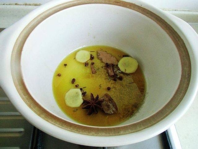 对抗冬天的下饭菜，材料往锅里一放，炖炖就是一锅，味道超级好