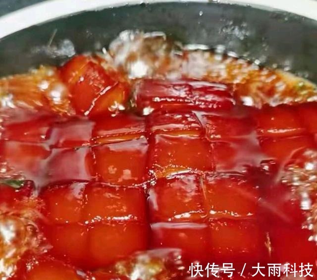苏东坡!不用一滴水的东坡肉,火候到了自然美颜色红亮、香甜软糯如何做的