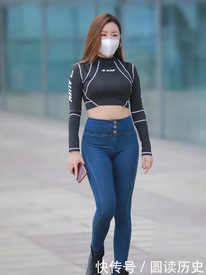 欧美|网纱欧美拼接T恤配高腰牛仔裤，在视觉很不美观，看上去有点显壮