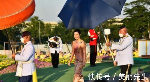 提帮功王子@诗妮娜联手提帮功!晒出“全家福”,三口之家没有王后