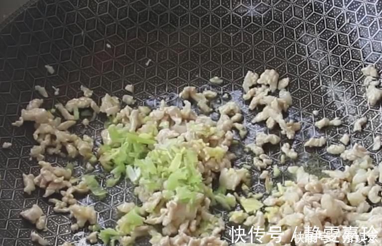 优质蛋白|孩子不喜欢吃豆腐，那就换个新吃法吧，鲜嫩爽滑，汤汁浓郁