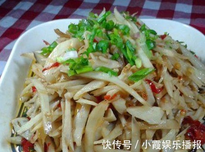 炒莲藕时，不要直接下锅，多加“一步”，保证炒的莲藕清脆不发黑