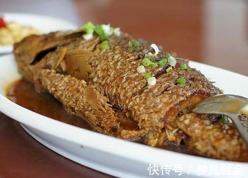 鲜嫩|炖鱼别再用料酒去腥了，试试多放一味料，鱼肉肉质鲜嫩，口感不腥