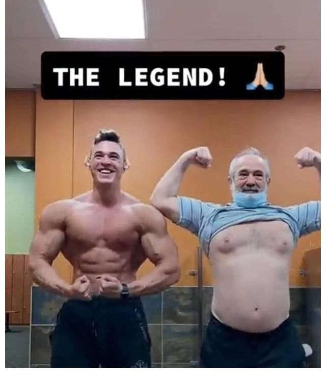 一个月|国外绅士一年前挑战健身教练，认为自己一个月就能练得比他还壮