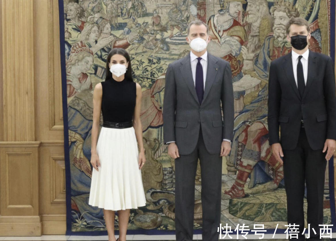 年龄|又被西班牙王后惊艳到了,穿印花连衣裙高贵优雅,好气质不惧年龄