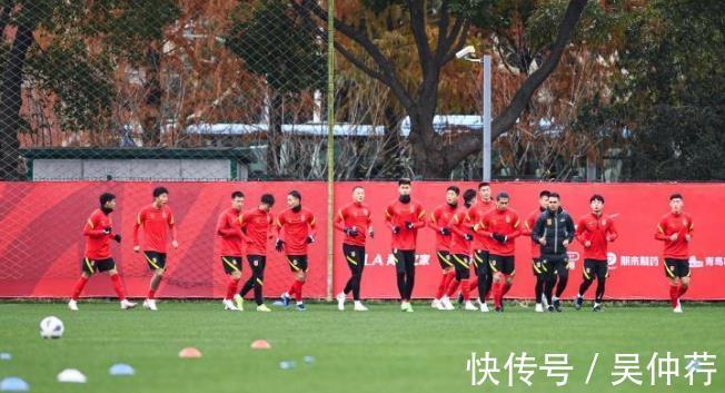 中风险|2个月隔离3次!国足太累出力还被骂,武磊被踢出名单反而逃过一劫