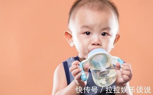 哺乳量|纯母乳的宝宝第几个月可以喝水?喝水时需要注意什么?