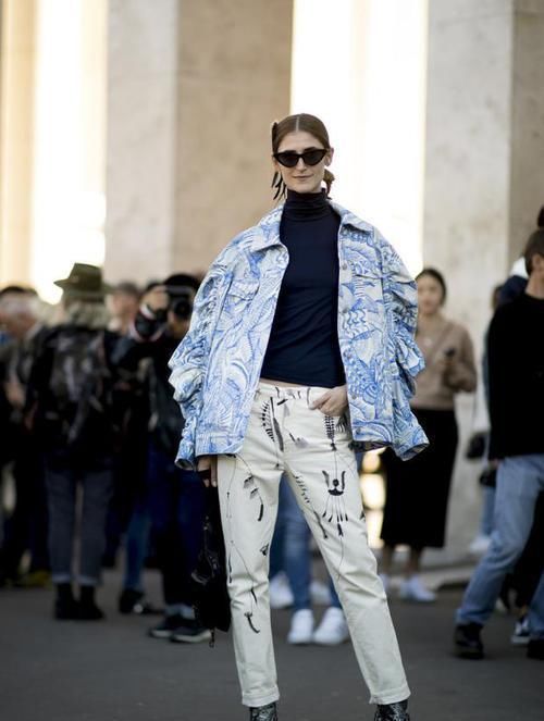 外套太多看得眼花缭乱,今年“牛仔外套”潮流来袭,谁穿谁好看