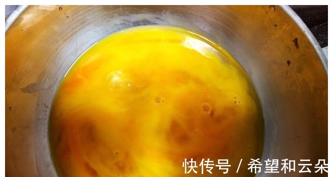 皮蛋瘦肉粥|皮蛋瘦肉粥，粤菜大厨教的3个诀窍要记牢，鲜美不腥，粥底绵滑！