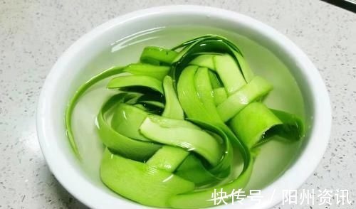 干煸茄子|入秋后,这菜别错过,营养价值极高,皮比果实还营养,不吃可惜了