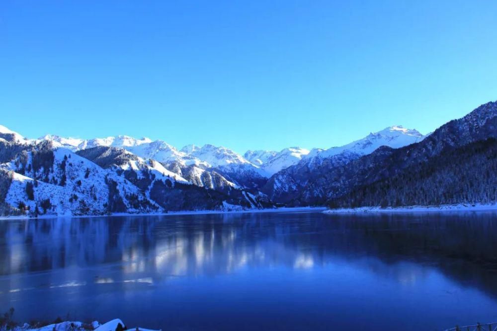 冬日的天山天池，自带滤镜