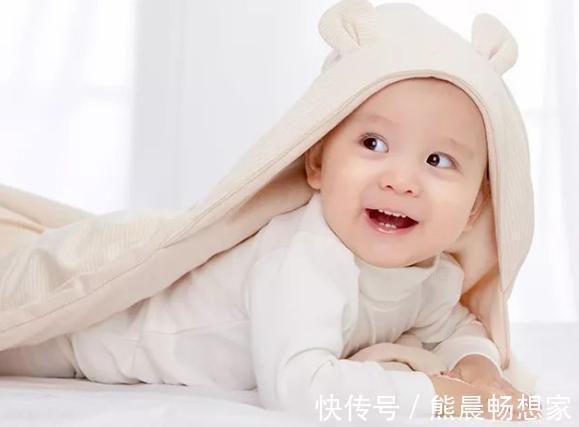 妈妈|奶爸哄娃睡觉,妈妈不放心去卧室查看,推门一看,气得妈妈笑喷了