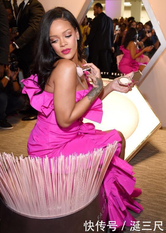 全球最有钱的NBA女球迷,拥有身家6亿美金,主业是卖化妆品?