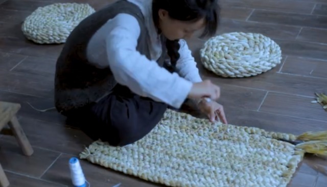 曬曬李子柒住的豪宅,四周全是農(nóng)田植物,生活在這里仿佛世外桃源