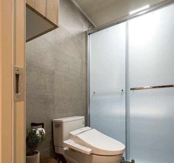 餐厅|老公非在餐厅打一排柜子,空间一下多出好几平,邻居立马学走了!