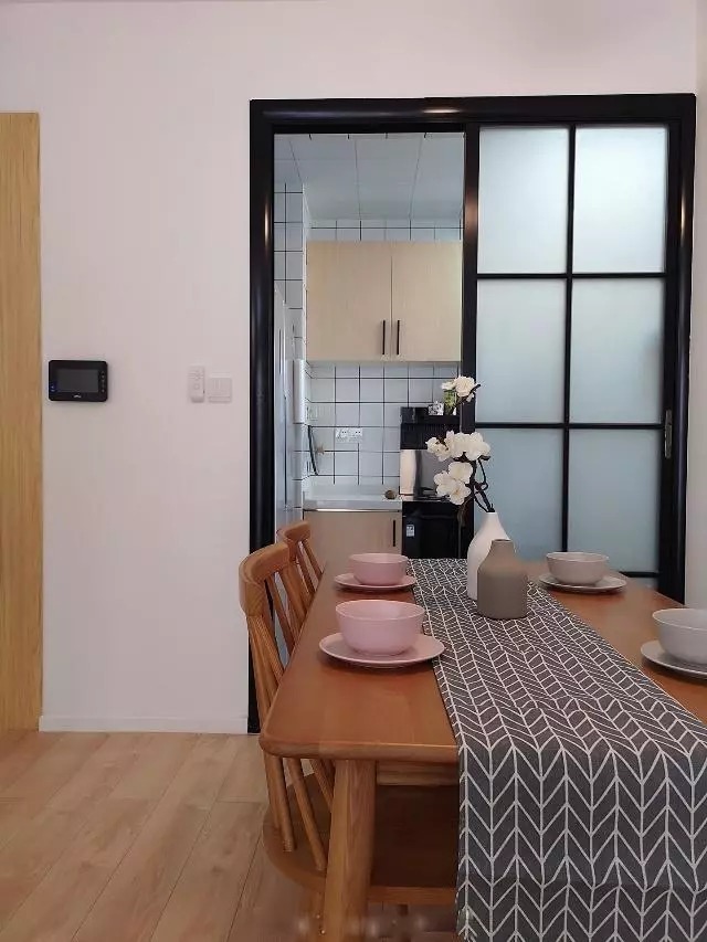 客厅|月底搬新家,装修很漂亮,没有电视墙也很满意,鼓起勇气晒晒!