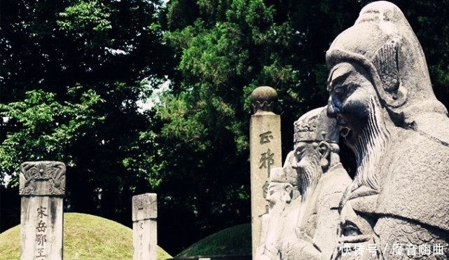 岳飞墓前的跪像为何没有赵构?因为赵构儿子帮了爹一把