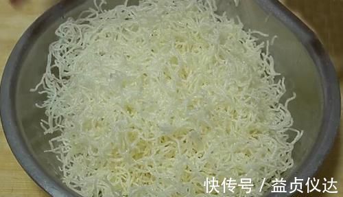 香甜|红薯最好吃的做法,不煮不蒸不熬粥,营养又香甜,孩子一顿吃一盘