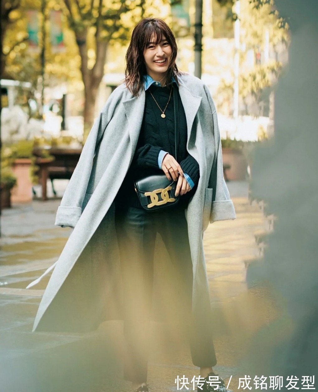 中年女人 中年女人大衣别总穿黑色!时尚这些减龄的时尚色,有女人味更有范