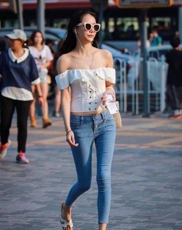俏美|百搭时尚的紧身牛仔裤,秀出S型俏美曲线,女人味十足