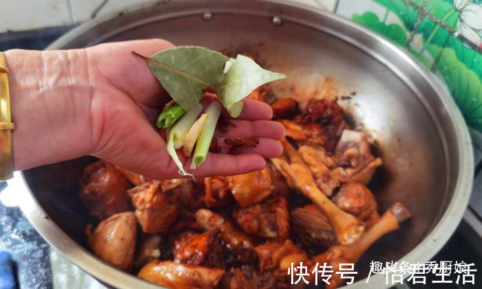 鸡肉|炖鸡时有人焯水,有人直接炖,都不对,教你正确做法,比饭店还香