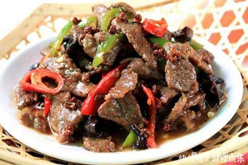 最喜欢可口的家常菜端上桌的那一刻,家人围桌而坐,开心地吃!