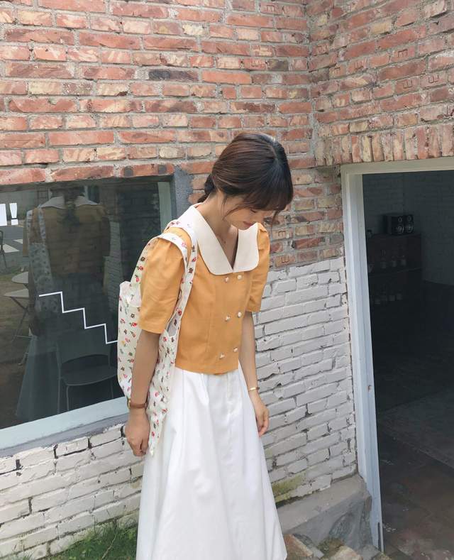 秋天|秋天裙装怎么穿好看？短袖上衣配半身裙简约高级，提升气质又显白