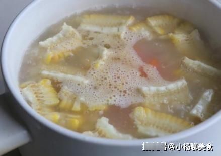 春夏时节来碗汤，滋补玉米与排骨相互碰撞，别有一番风味