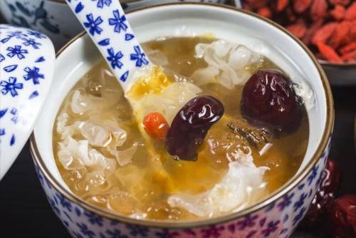 老一辈|入秋后多喝银耳汤，要想银耳出胶又快又多，老一辈教你2个技巧