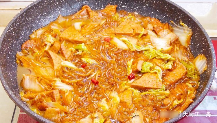 炒白菜时，直接下锅是大错！教你正确做法，白菜爽脆不出水