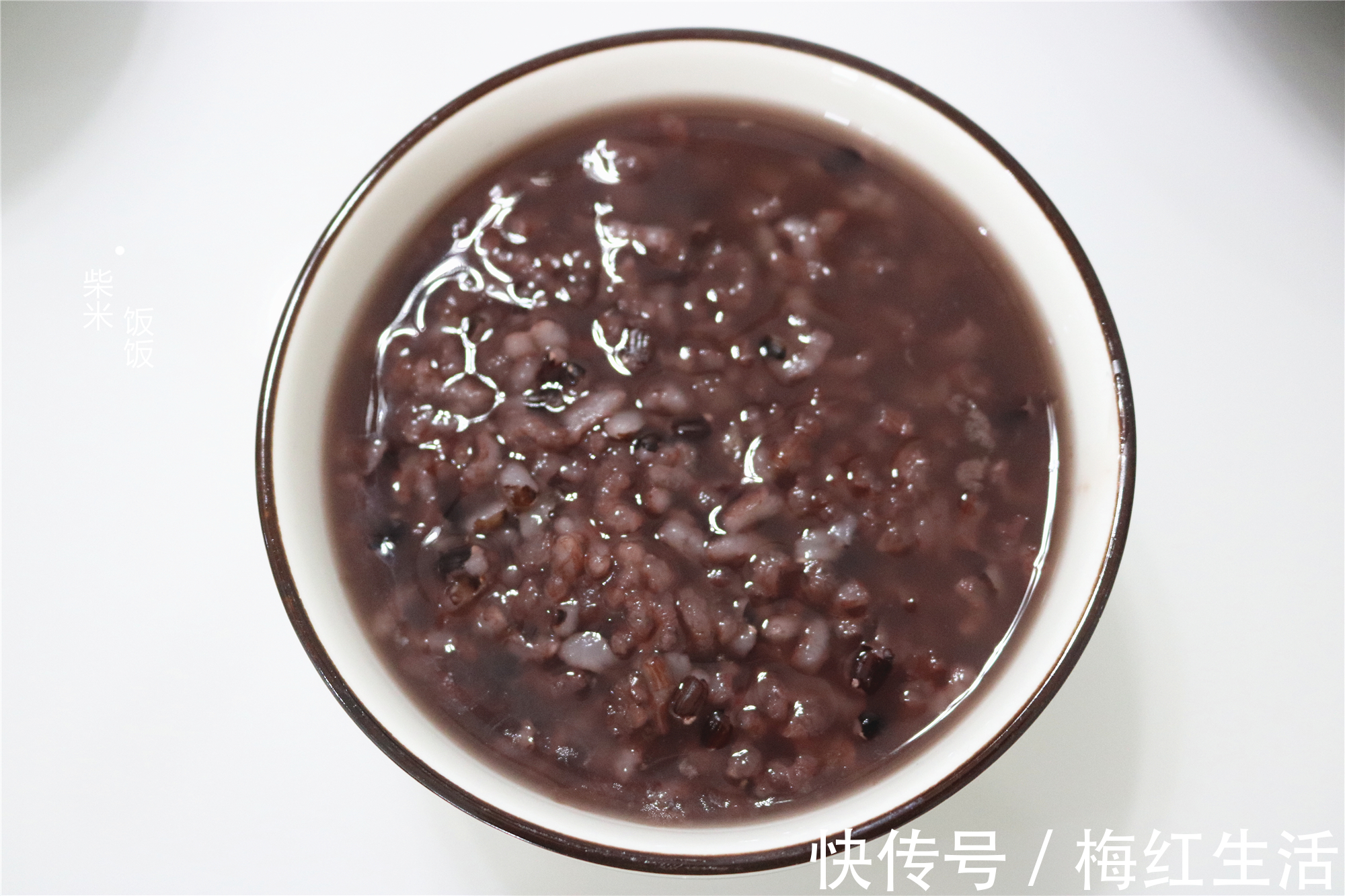 老米|早餐给家人做了水煎包，香软多汁，搭配黑米粥，吃得特舒服