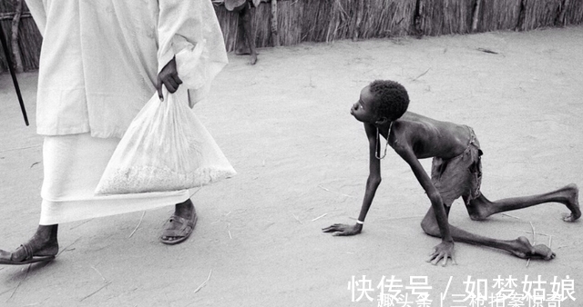 凯文&一张获奖照片:秃鹫站在女孩身后等她死去,作者受质疑自杀身亡