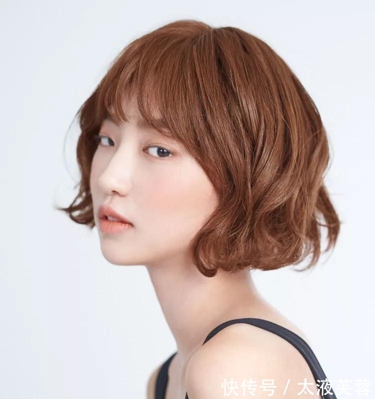 卷发 近年大热的发型要怎么剪?这些人气短发能给你灵感!