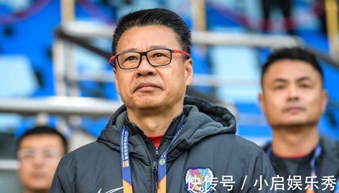 巴頓|從2-5到2-1！青島隊(duì)拿下賽季第三勝，吳金貴的“判斷”很正確