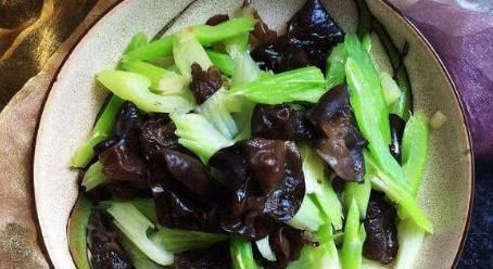木耳和此物一起炒,等于“天然泻药”,清肠排宿便,赘肉不见
