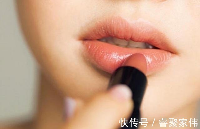 定妆 涂口红的3个“低级错误”,八成以上女人都在犯,难怪掉色还沾杯