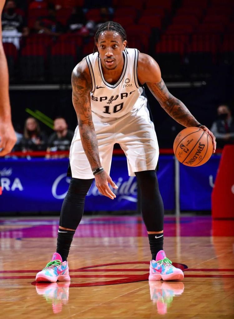 球鞋上脚集锦：库里难！