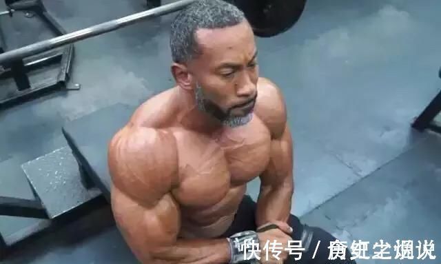 世界冠軍|靠飽滿胸肌成為世界冠軍享譽健身圈塑造胸肌無關動作需要細節